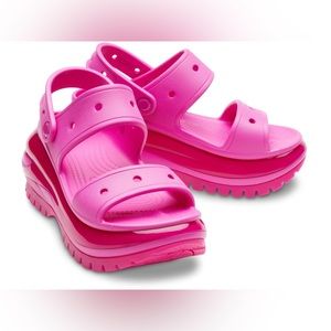 💖 Crocs Mega Crush sandals. W8